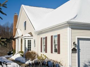 16800 Knolls Way, Chagrin Falls, OH 44023