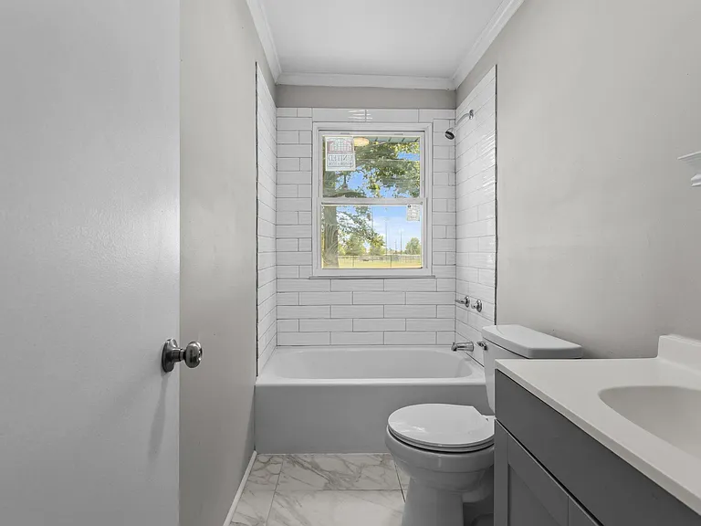 2101 Montclair Ave — Photo 17