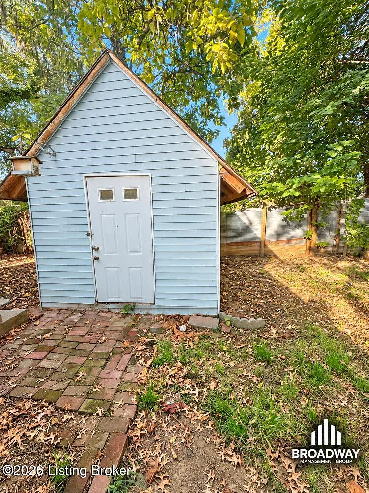 3 bed, 1.0 bath, 1127 sqft, $1,395 — Photo 4