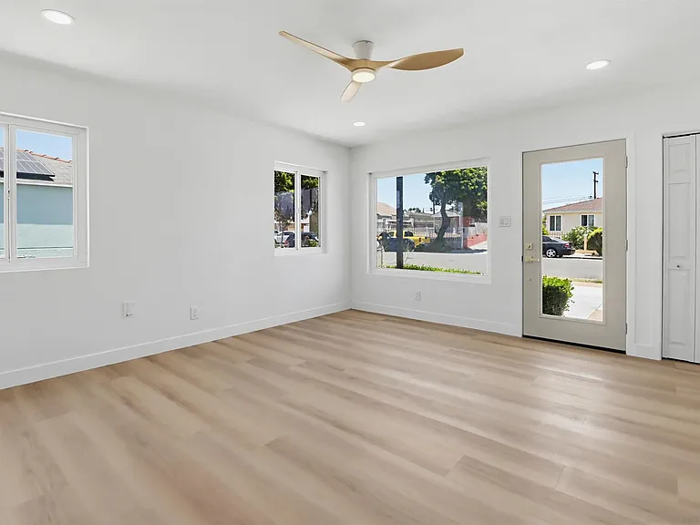 1038 Oaklawn Ave — Photo 9
