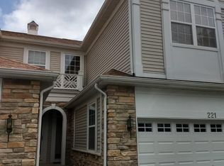 221 Katrina Ln, Algonquin, IL 60102