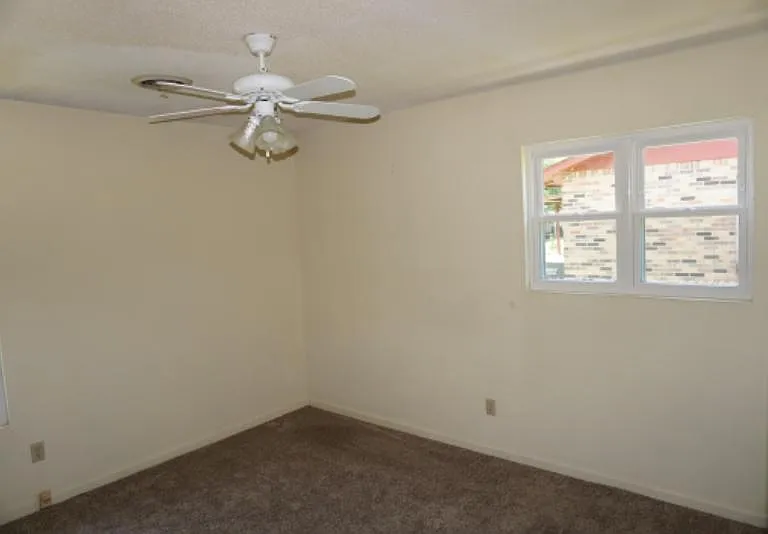 2802 Auburn St — Photo 13