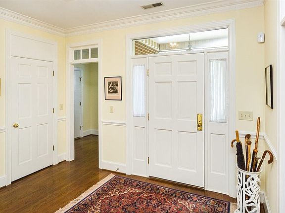 3rd image of 225 Hidden Hills Dr
