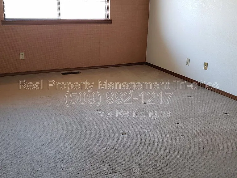 4311 Desert Pl — Photo 7