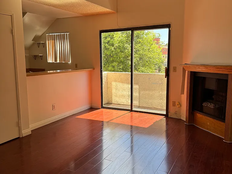 11122 Morrison St #102 — Photo 7