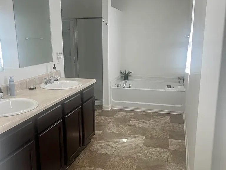 4599 Woodford Cir — Photo 11