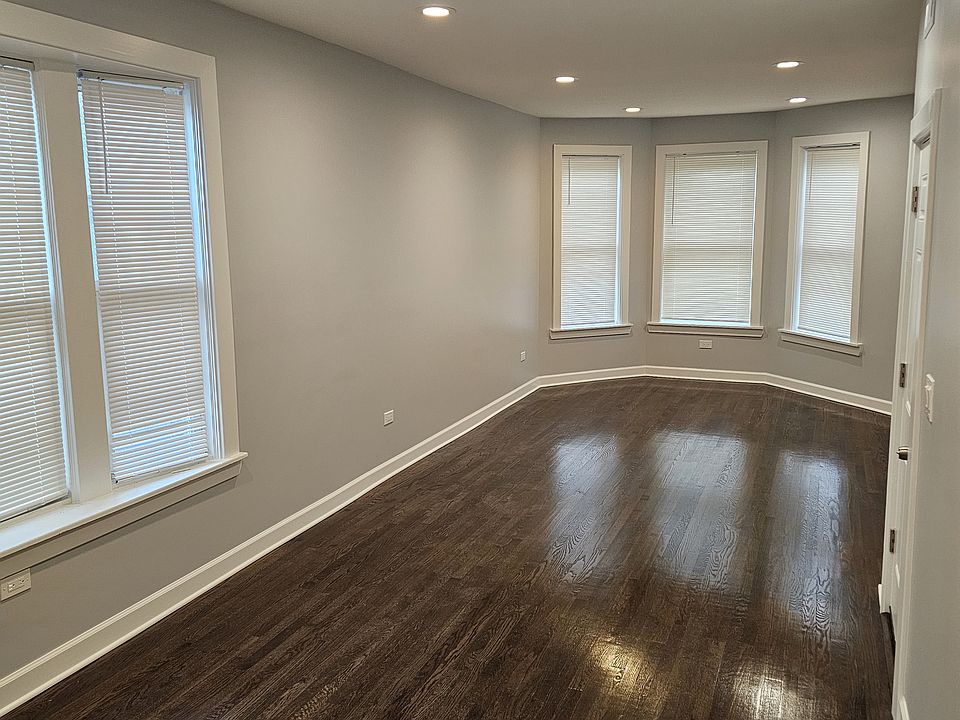1st image of 7627 S King Dr #2