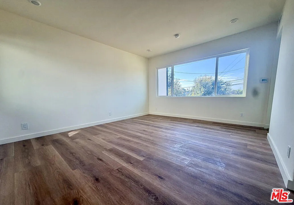 16185 W Sunset Blvd — Photo 4
