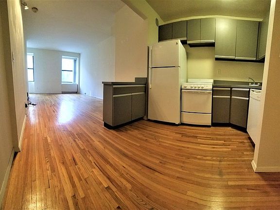 2nd image of 422 E 89th St #3G