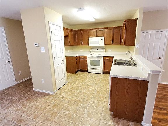 3rd image of 1710 Sandhills Dr