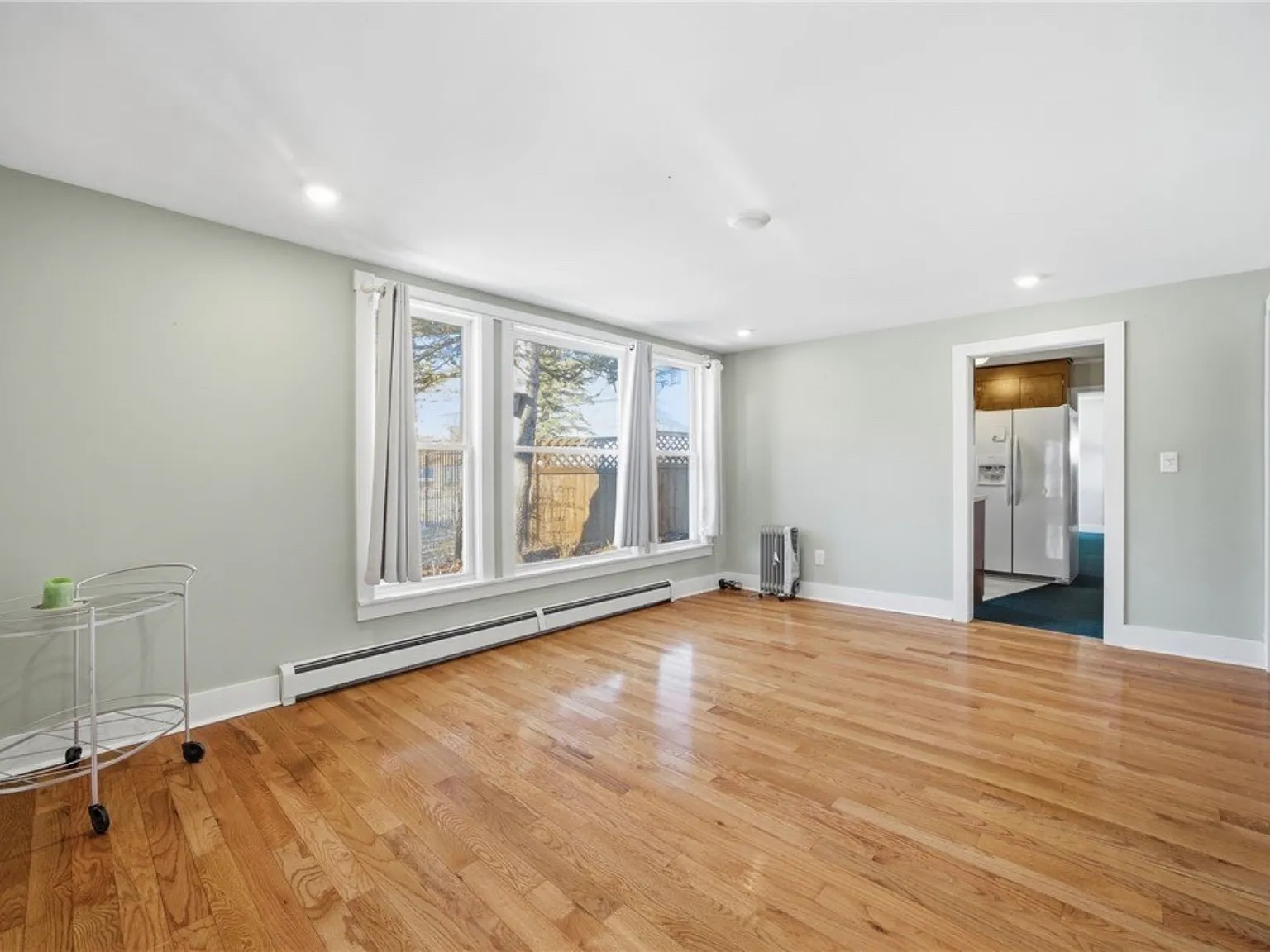 2 bed, 1100 sqft, $1,350 — Photo 3