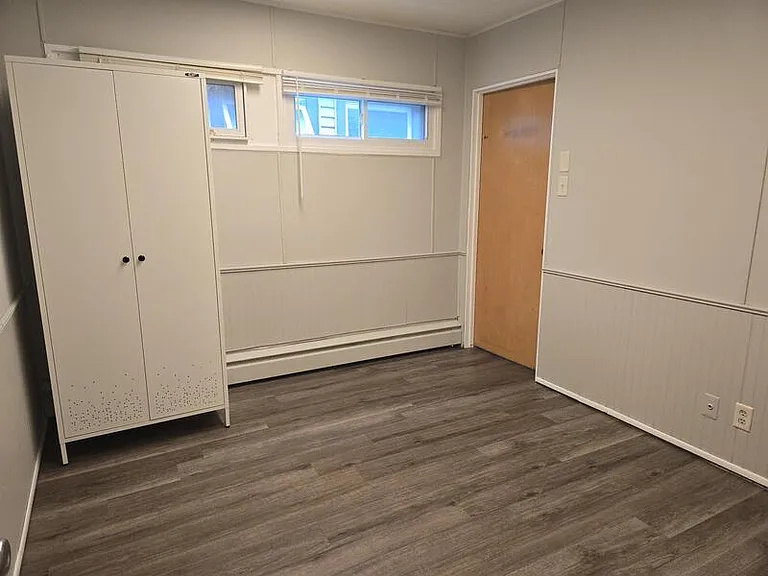 708 Saint Clair Ave — Photo 22