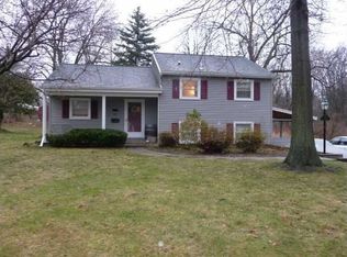 31 Highland Dr, Penfield, NY 14526