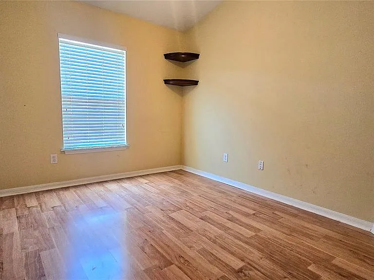 2921 Pine Oak Trl — Photo 24