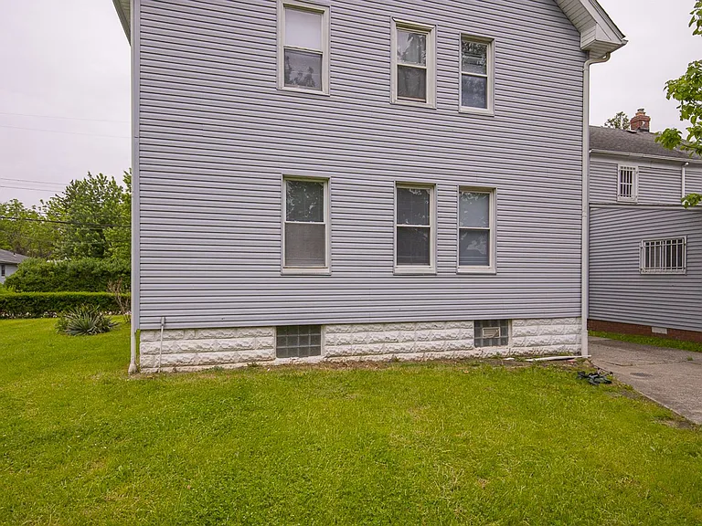 13233 Carrington Ave — Photo 17