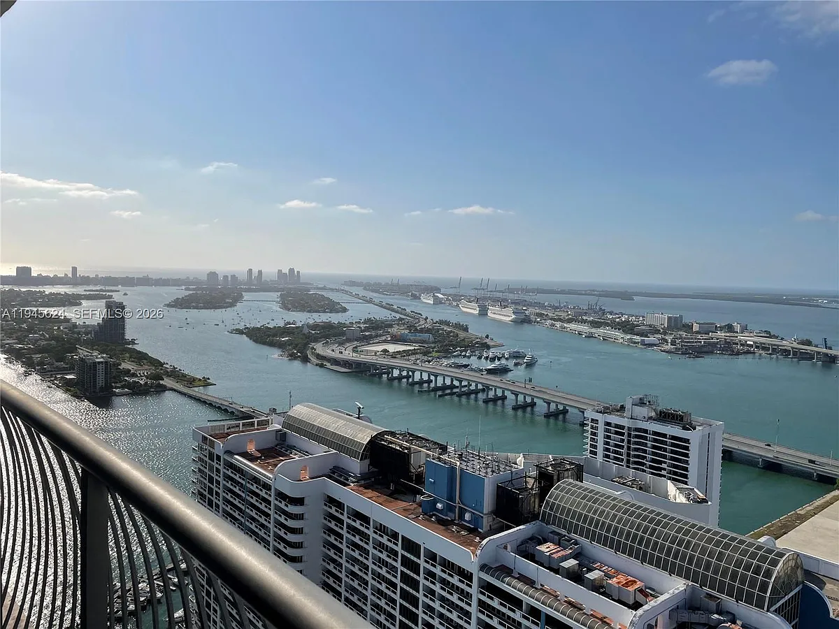 Building Photo - 1750 N Bayshore Dr #5408