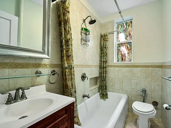 5th image of 860 W 181st St APT 23