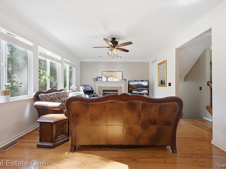 2475 Horace St, photo 17