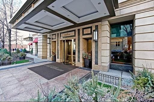 1st image of 25 E Superior St APT 806