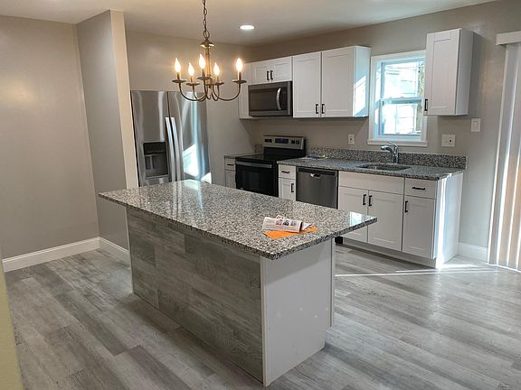 5th image of 12541 Woodstock Dr E