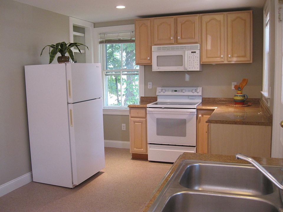 52 School St Hyannis, MA, 02601 Apartments for Rent Zillow