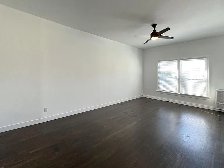 Sunset Apts...Gorgeous Newly Remodeled Apartments..CALL NOW! — Photo 4