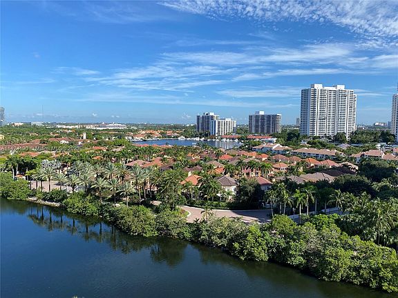 5th image of 20505 E Country Club Dr APT 1432