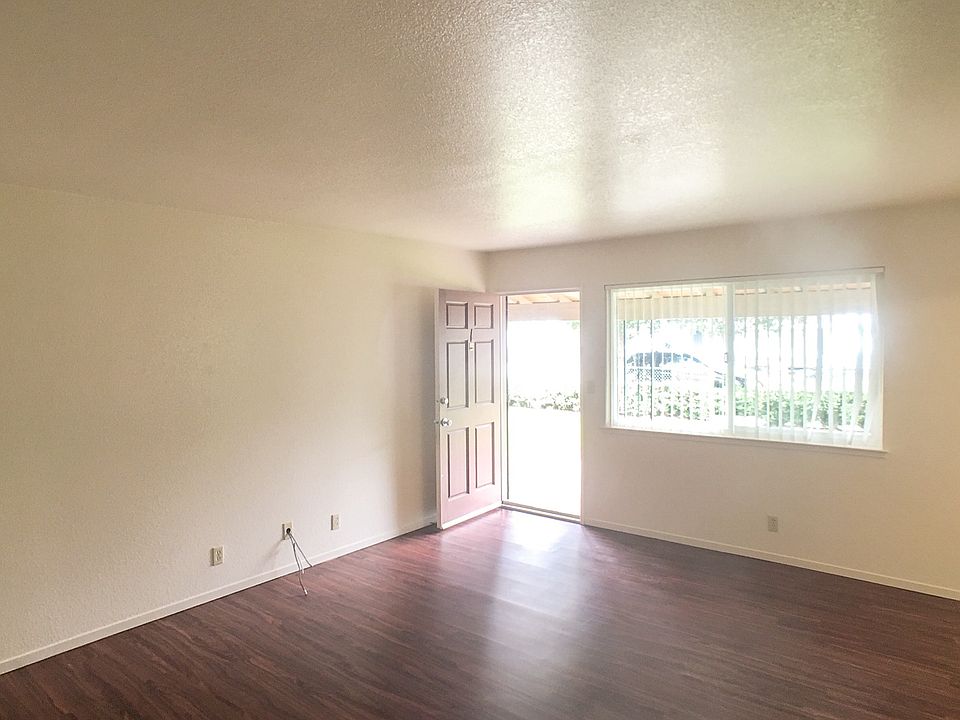 1st image of 847 Farm Dr APT 1