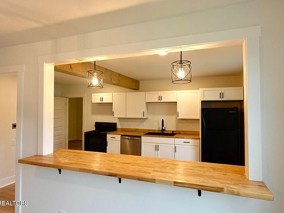 3rd image of 3402 Lansing Ave