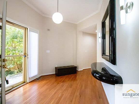 3rd image of 6 Stone Gate Ct
