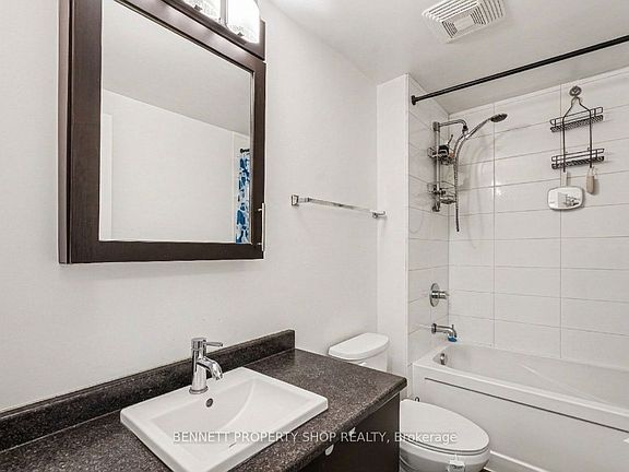 5th image of 242 Rideau St #2005