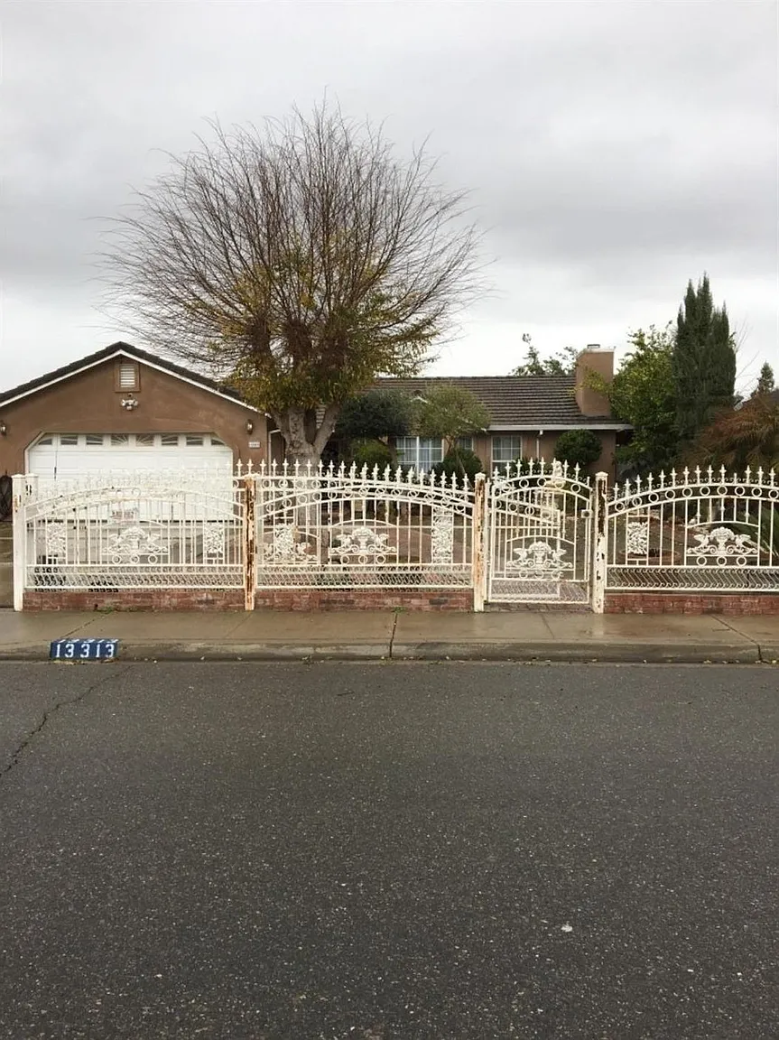 13313 Bentley St photo 1