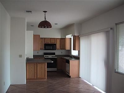 2nd image of 1112 E Blacklidge Dr