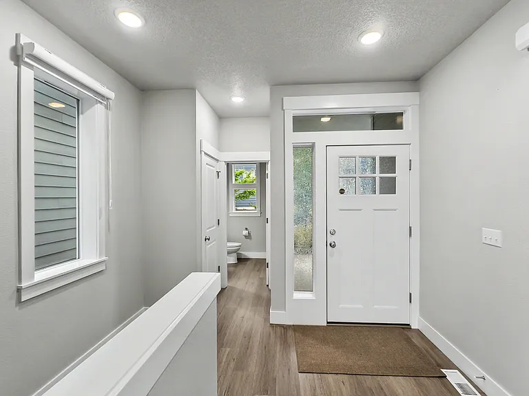 17555 SW Sunview Ln — Photo 3