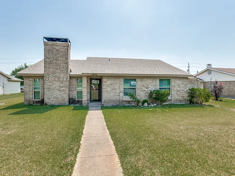 1606 Valley View Ln — Photo 17
