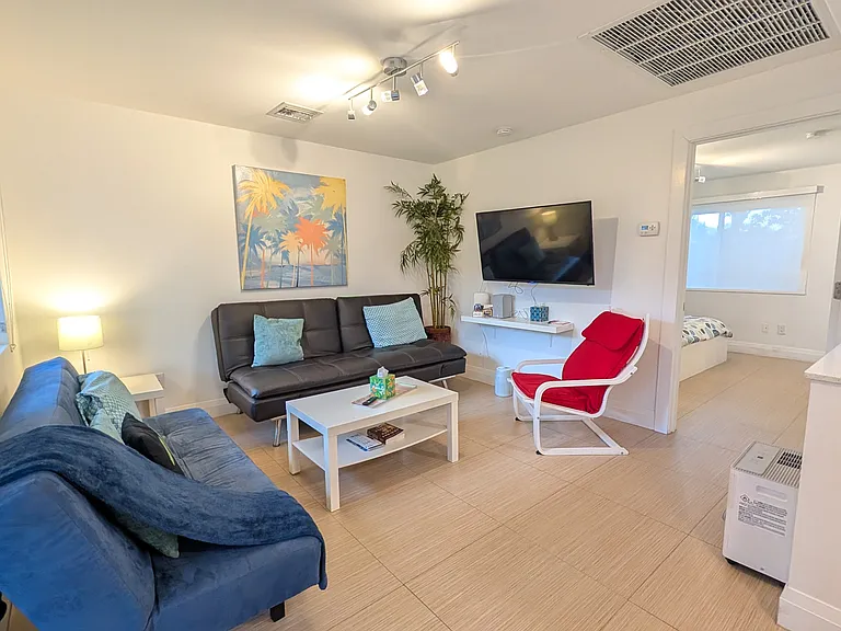 4324 N Ocean Dr #2 — Photo 2