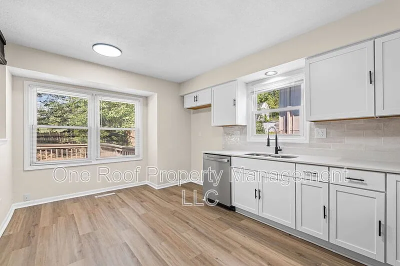 3 bed, 3.0 bath, 1173 sqft, $2,650 — Photo 2