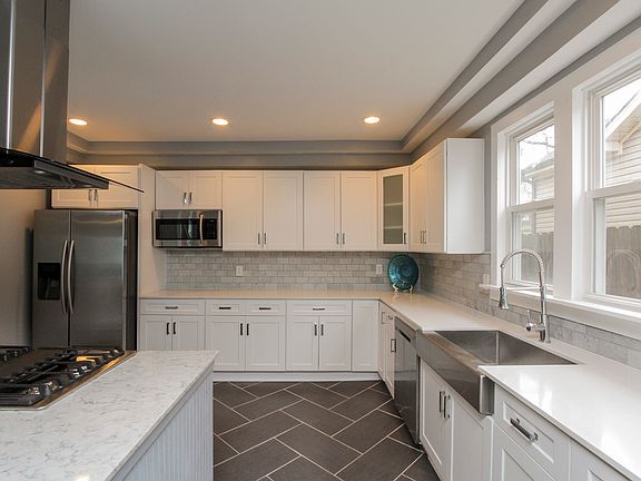Spacious Dream Kitchen!