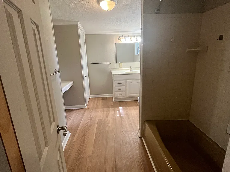 333 E Main St — Photo 33