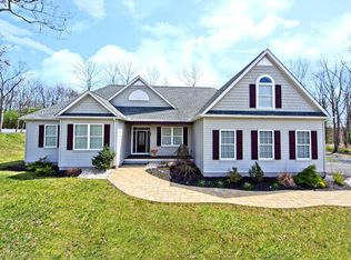 1058 Delaware Ln, Stroudsburg, PA 18360