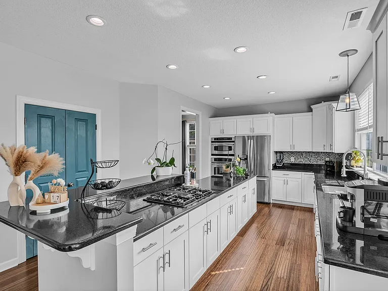 2404 Caitlan Loch Ln — Photo 68