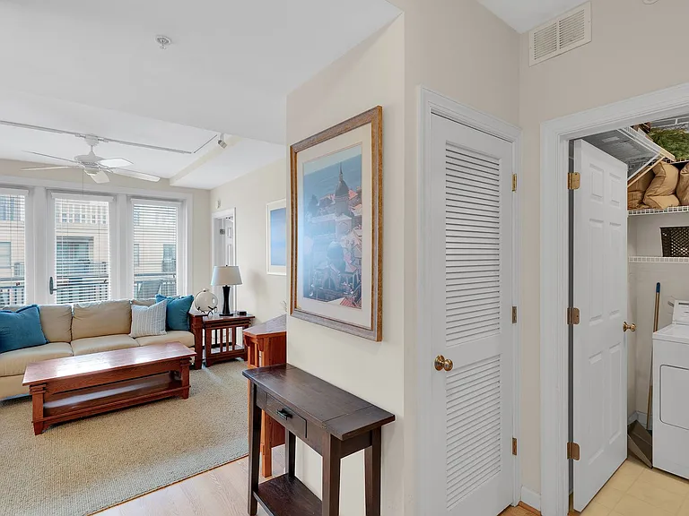 718 Trade St #806 — Photo 5