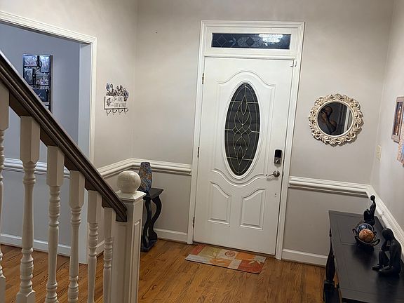 3rd image of 130 Winterthur Ct