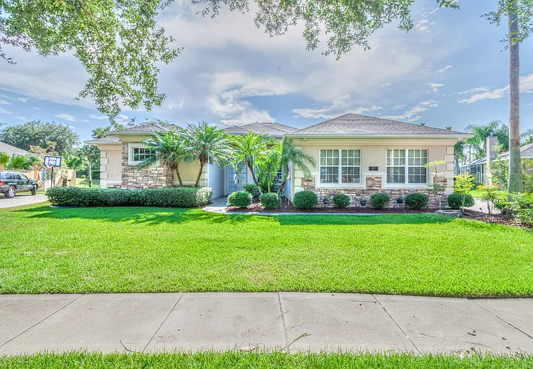 4213 Mayfair Ln — Photo 1