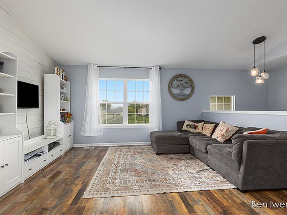3rd image of 8329 Stonington Dr