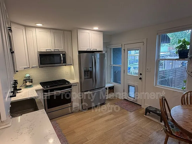 1711 Lang Pl NE — Photo 4