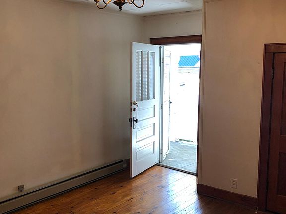 3rd image of 132 Wolford St APT 3