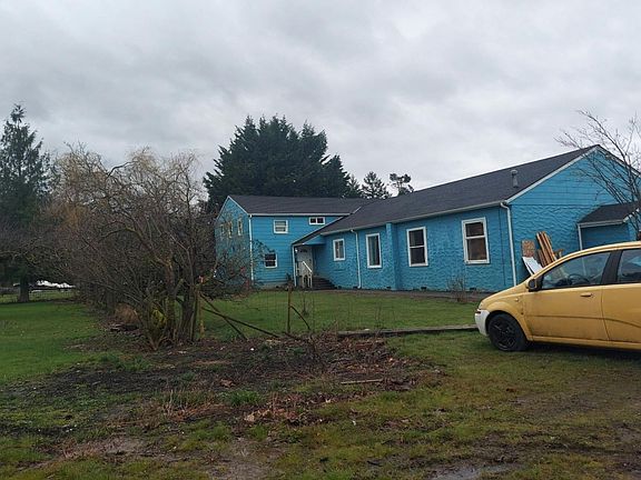 3rd image of 684 Maple St