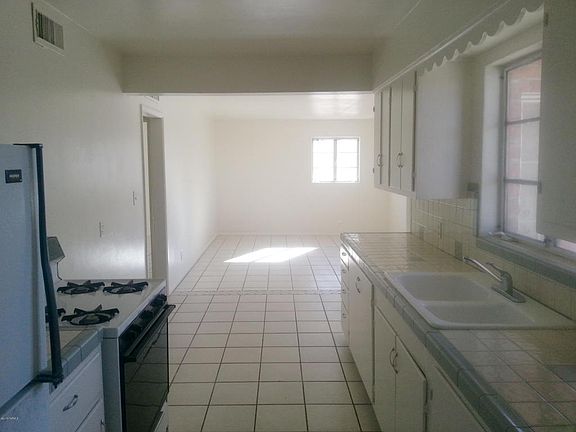 4th image of 5456 E Bellevue St