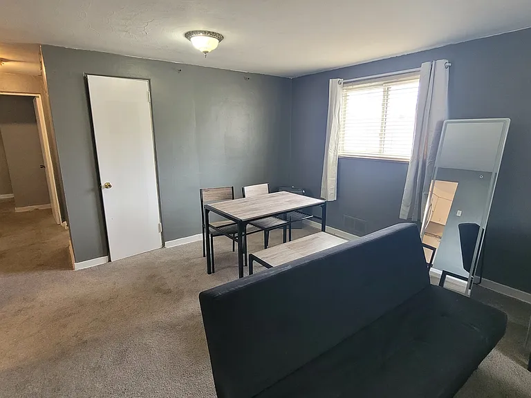 1427-1429 Fallowfield Ave #1427 — Photo 8